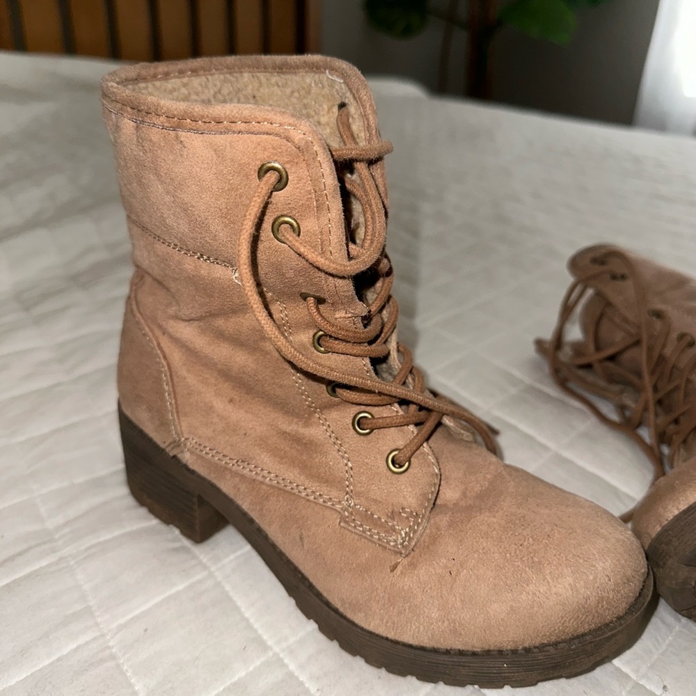 ⭐️Tan suede combat boots - size 6⭐️